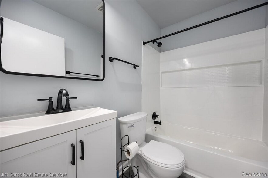 More Photos Of 22911 Hayes Ave, Eastpointe Multifamily For Sale