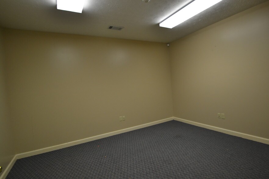 More Photos Of 6531 Effingham Way, Columbus Office For Lease