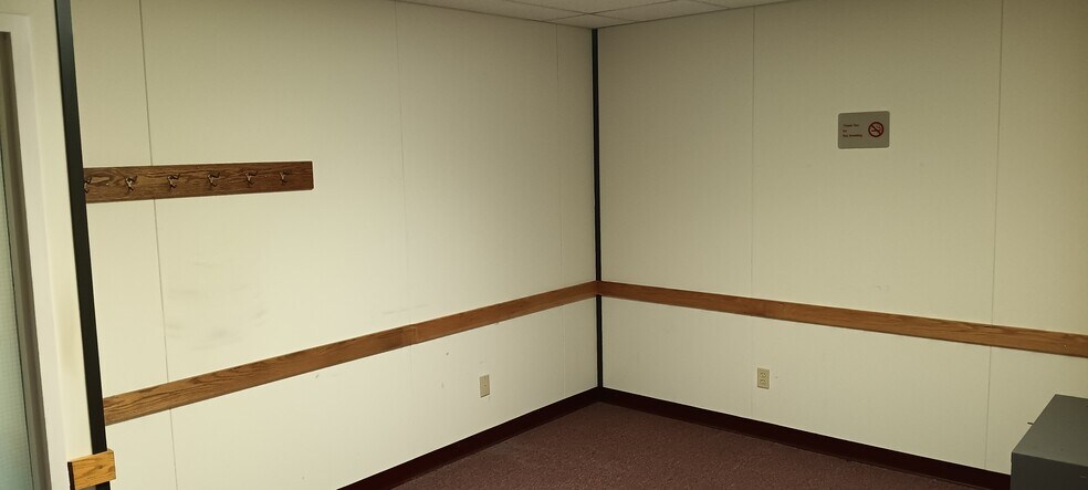 More Photos Of 251 7th St, New Kensington Medical For Sale