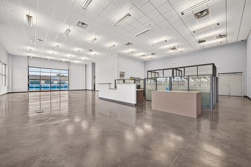 More Photos Of 15135 Bellaire Blvd, Houston Warehouse For Lease