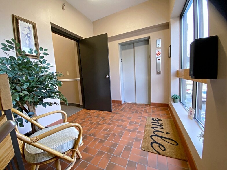 More Photos Of 188 Main St, Wilmington Freestanding For Lease