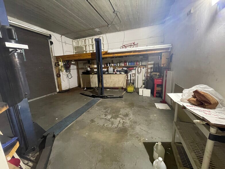 More Photos Of 960 Chalmer Dr, Marco Island Light Manufacturing For Lease