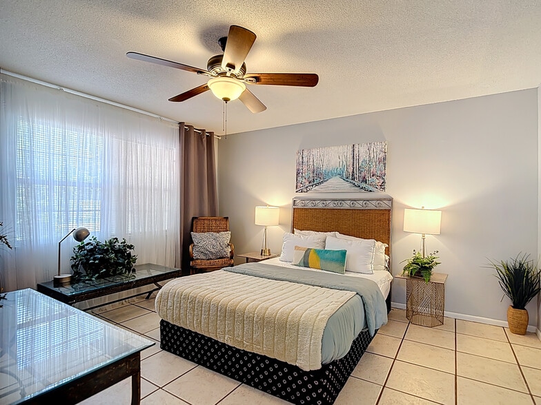 More Photos Of 139 SE Jefferson Cir N, Saint Petersburg Apartments For Sale