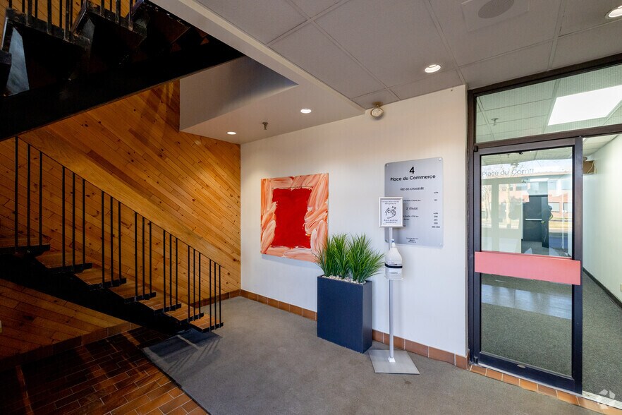 More Photos Of 4 Pl Du Commerce, Brossard Office For Lease