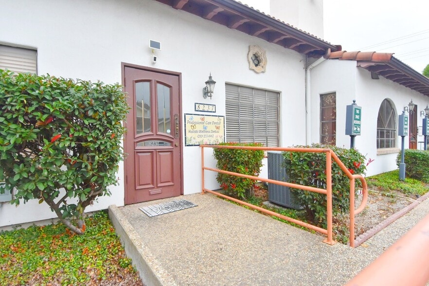 Primary Photo Of 8237 Fredericksburg Rd, San Antonio Medical For Sale