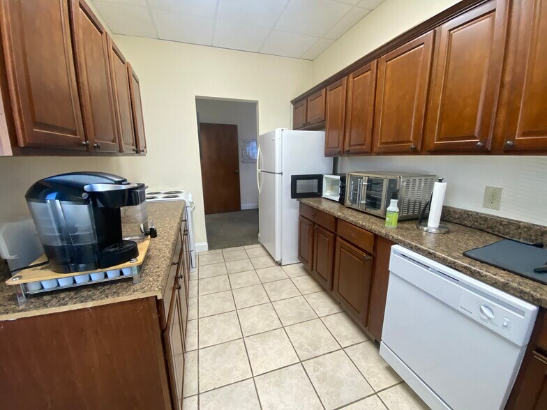 More Photos Of 3669 N Peachtree Rd, Atlanta Office For Lease