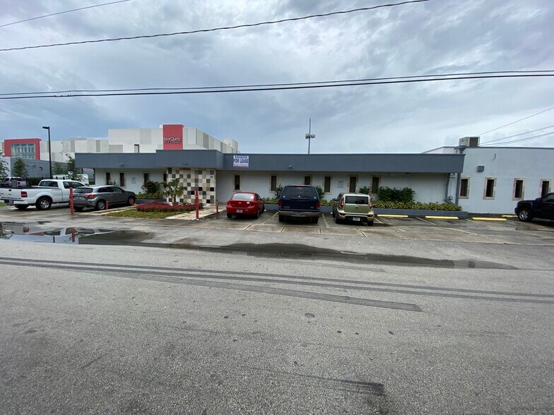 More Photos Of 12355 NE 13th Ave, North Miami Flex For Lease