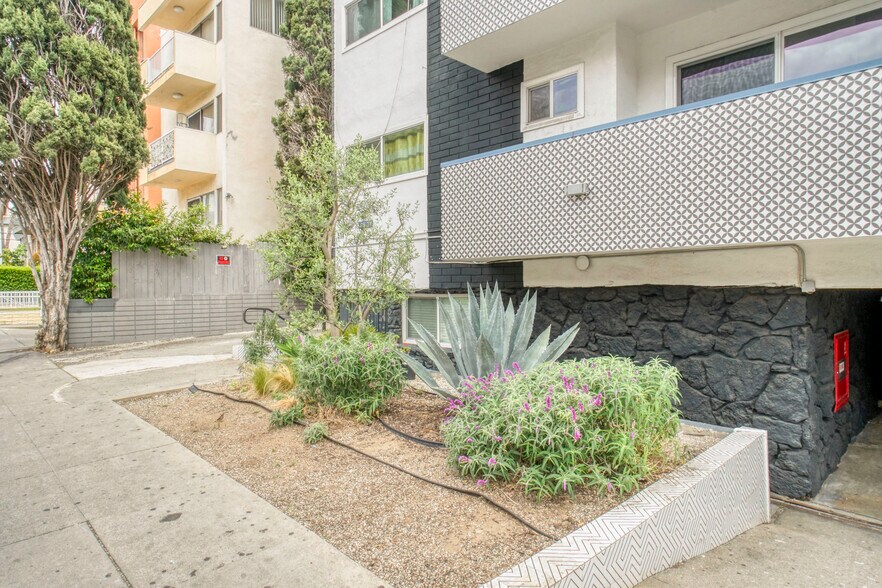 More Photos Of 514 S Mariposa Ave, Los Angeles Apartments For Sale