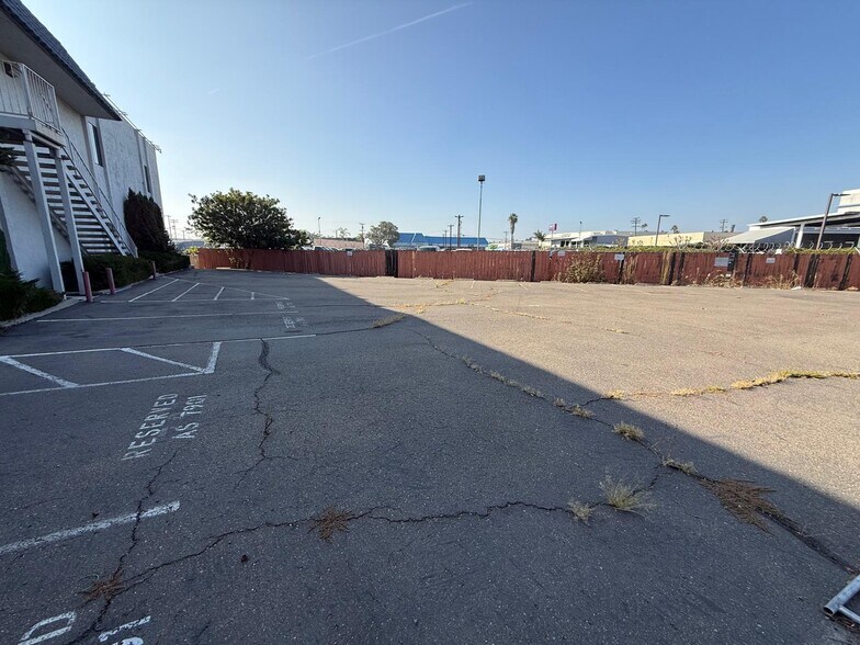 More Photos Of 7979-7989 Vickers St, San Diego Flex For Lease