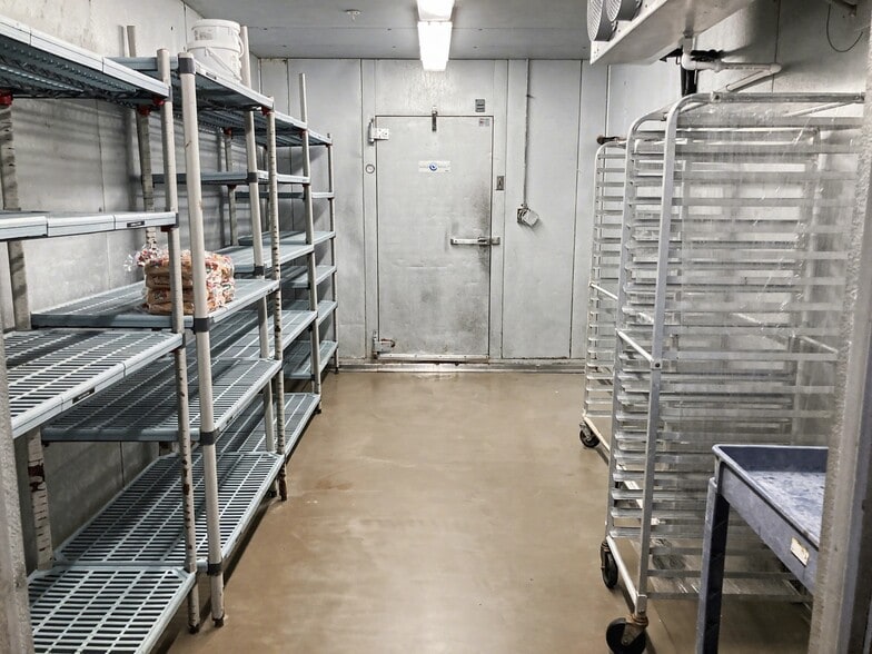 More Photos Of 333 W Albany St, Broken Arrow Restaurant For Sale