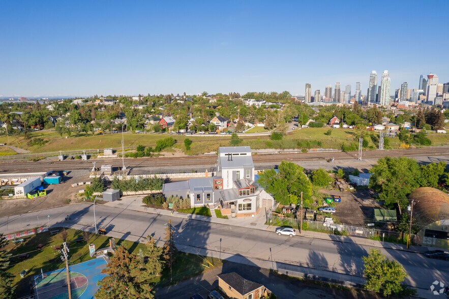 More Photos Of 1015 11 St SE, Calgary Storefront Retail Office For Sale