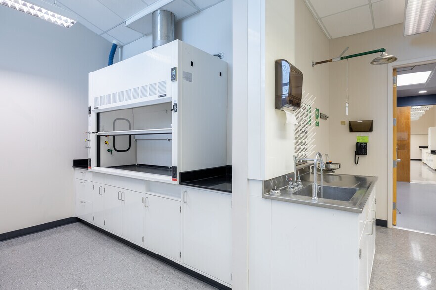 Photo of 2nd Floor Ste Wet Lab 219