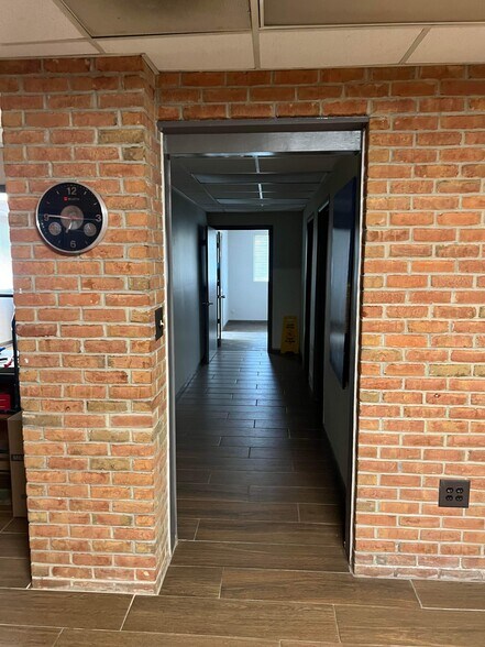 More Photos Of 2842 S State St, Lockport Coworking Space