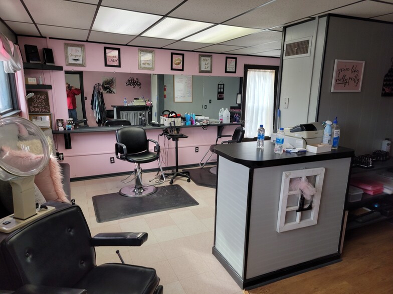 More Photos Of 450 Montana Ave, Lovell Storefront Retail Office For Sale