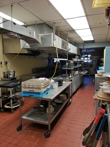 More Photos Of 528 Church Ln, Tappahannock General Retail For Sale