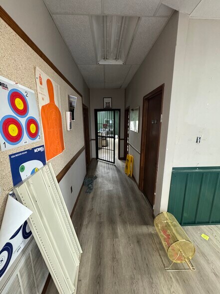 More Photos Of 990 N Daleville Ave, Daleville Warehouse For Sale