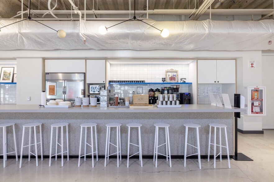 More Photos Of 10000 W Washington Blvd, Culver City Office For Sale