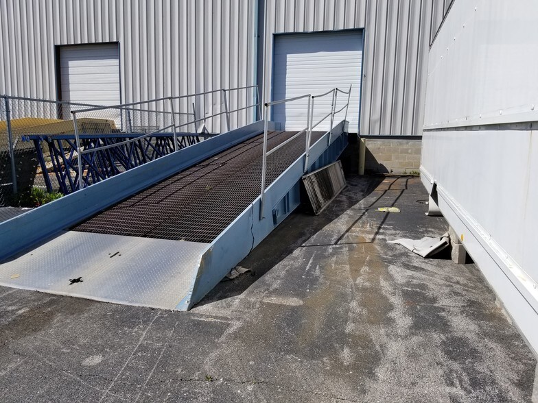 More Photos Of 1543 Columbia Ave, Franklin Warehouse For Lease
