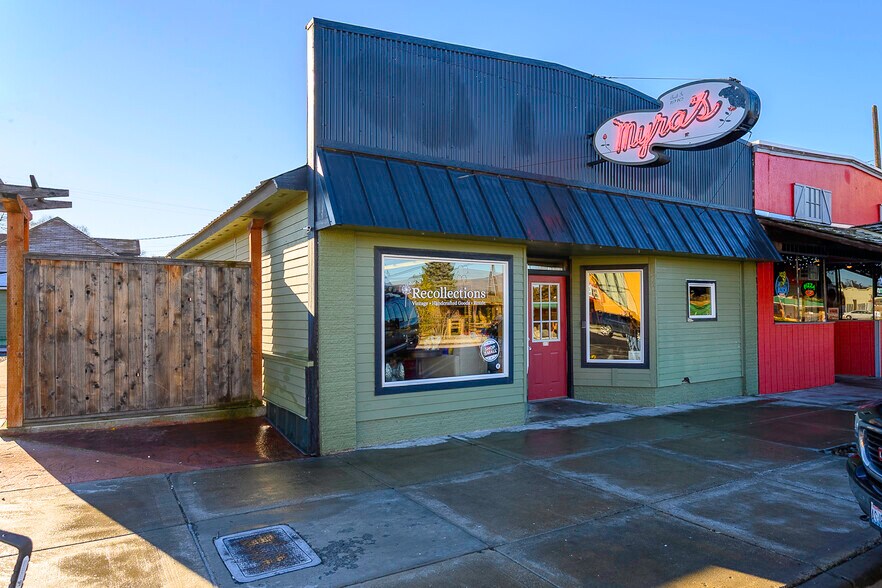 Primary Photo Of 315 Main Ave E, Soap Lake General Retail For Sale