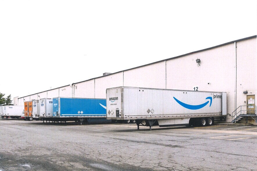 More Photos Of 50 Hartz Way, Secaucus Warehouse For Lease