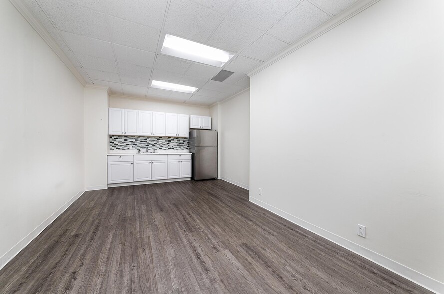 More Photos Of 6350 Laurel Canyon Blvd, North Hollywood Office For Lease