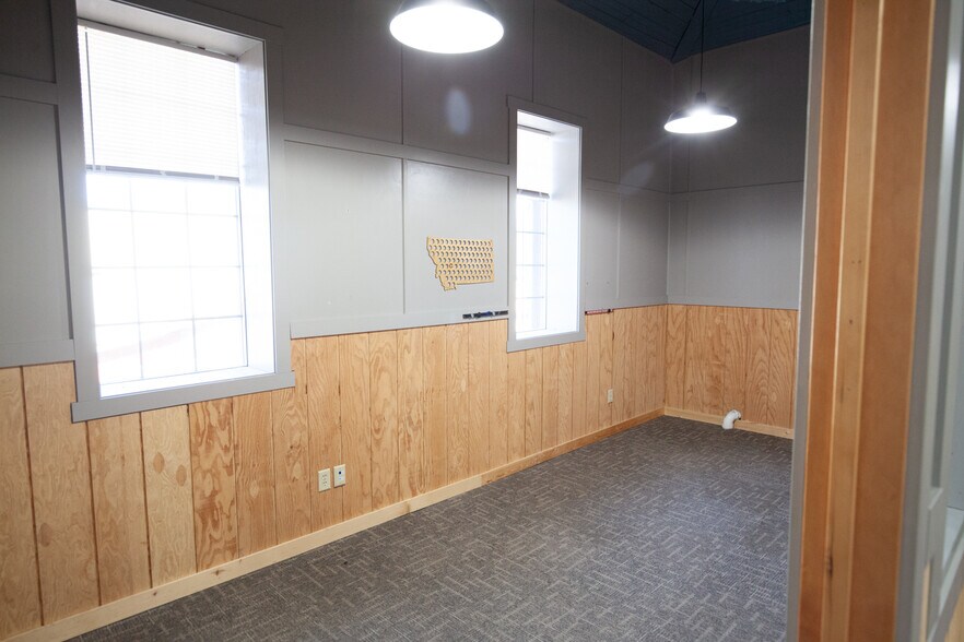 More Photos Of 9257 Bonner Mill Rd, Missoula Warehouse For Lease