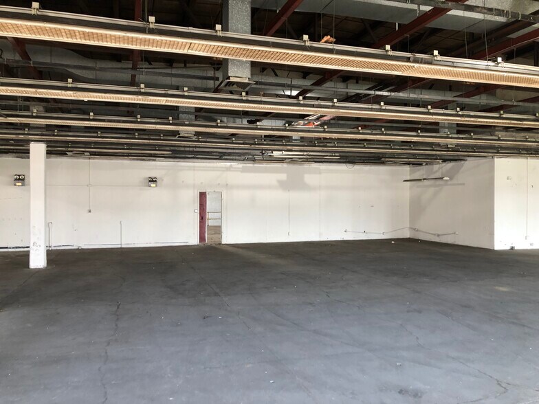 More Photos Of 200 S Hanson St, Philadelphia Warehouse For Sale