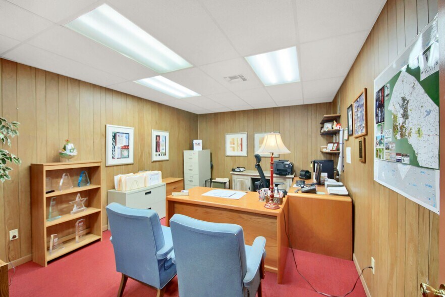 More Photos Of 202 N Main St, Taylor Loft Creative Space For Sale