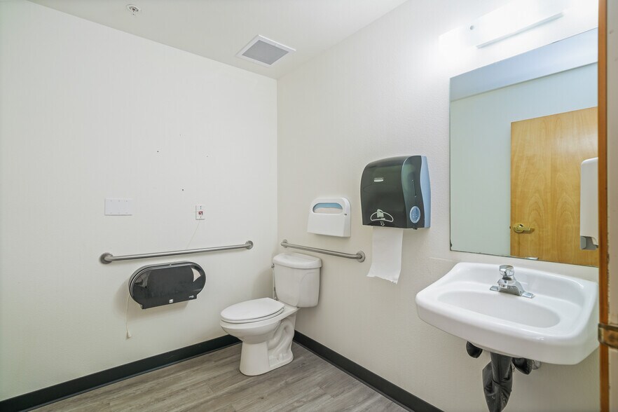 More Photos Of 35385 Tohl Ave, Nehalem Assisted Living For Sale