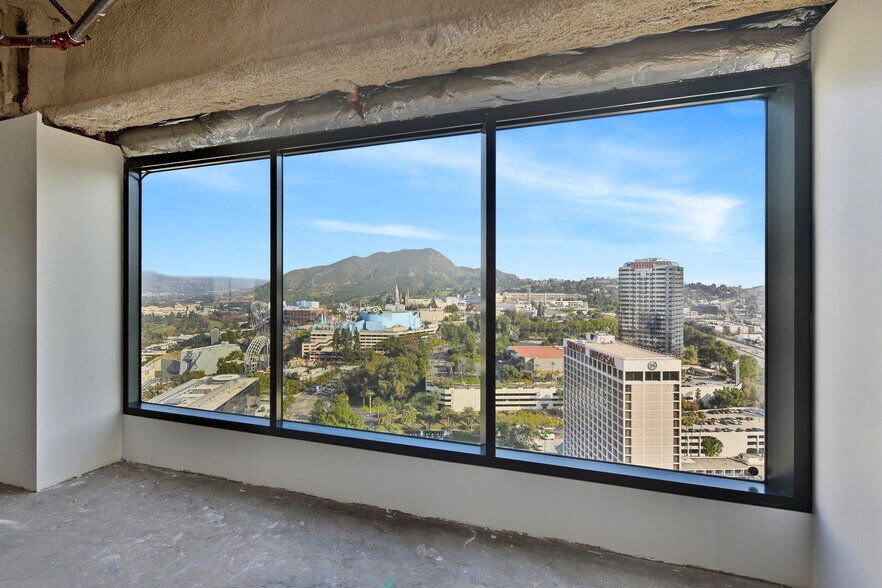 More Photos Of 10 Universal City Plz, Universal City Office For Lease