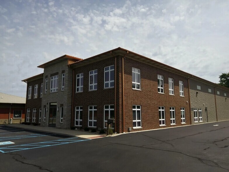 More Photos Of 530 N Indiana Ave, Crown Point Office For Lease