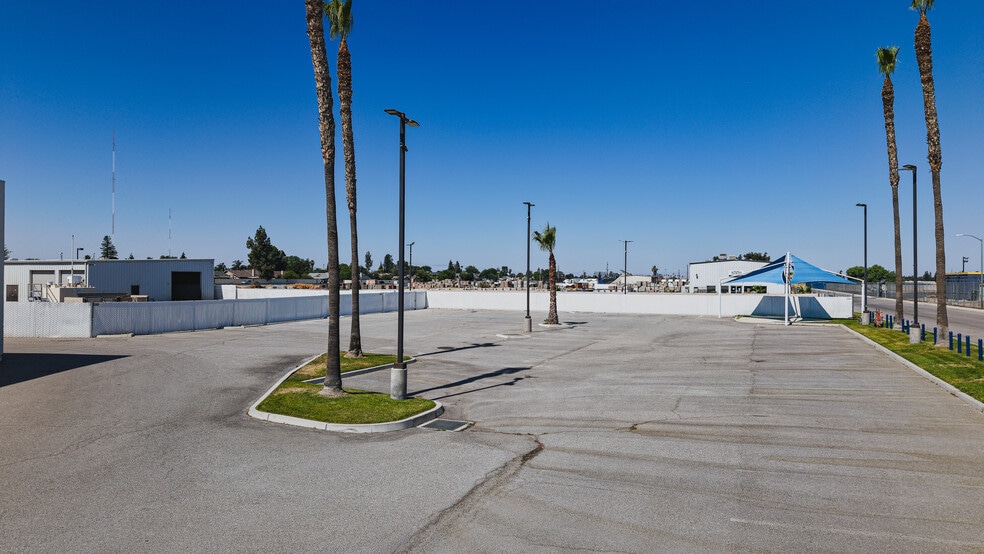 More Photos Of 4625 Wible Rd, Bakersfield Auto Dealership For Lease