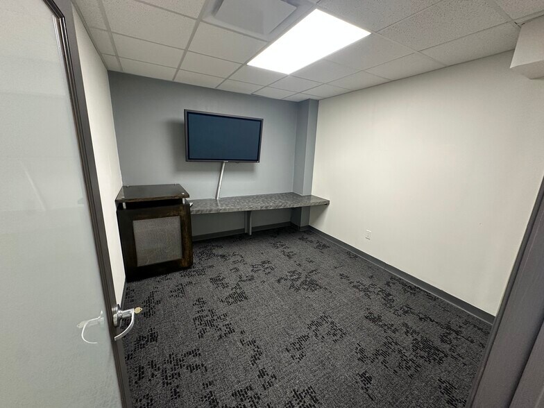 More Photos Of 5712 Val Verde St, Houston Loft Creative Space For Lease