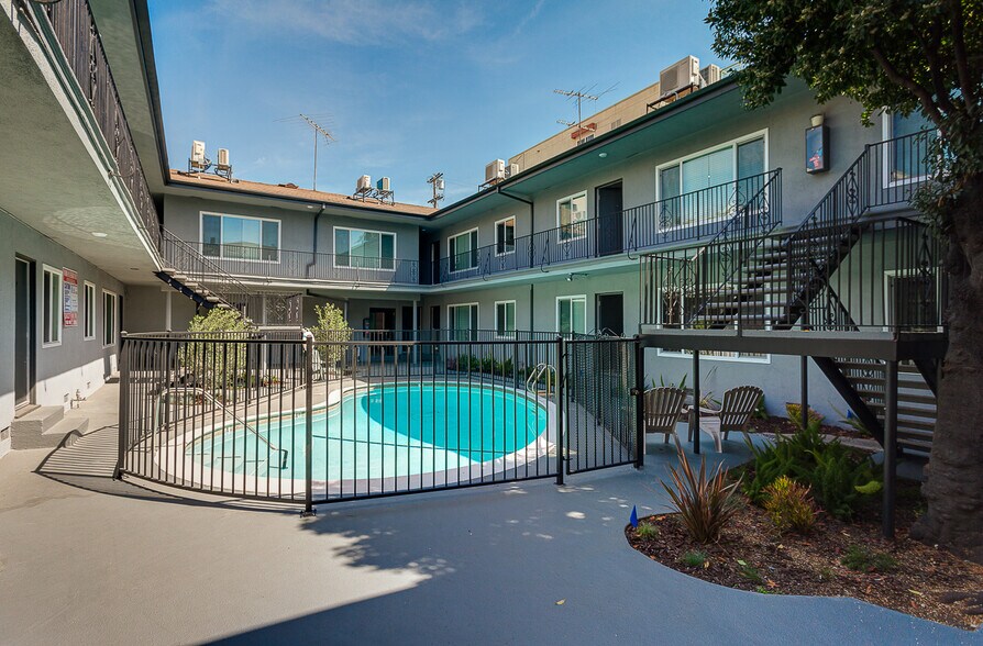 More Photos Of 5427 Carlton Way, Los Angeles Apartments For Sale