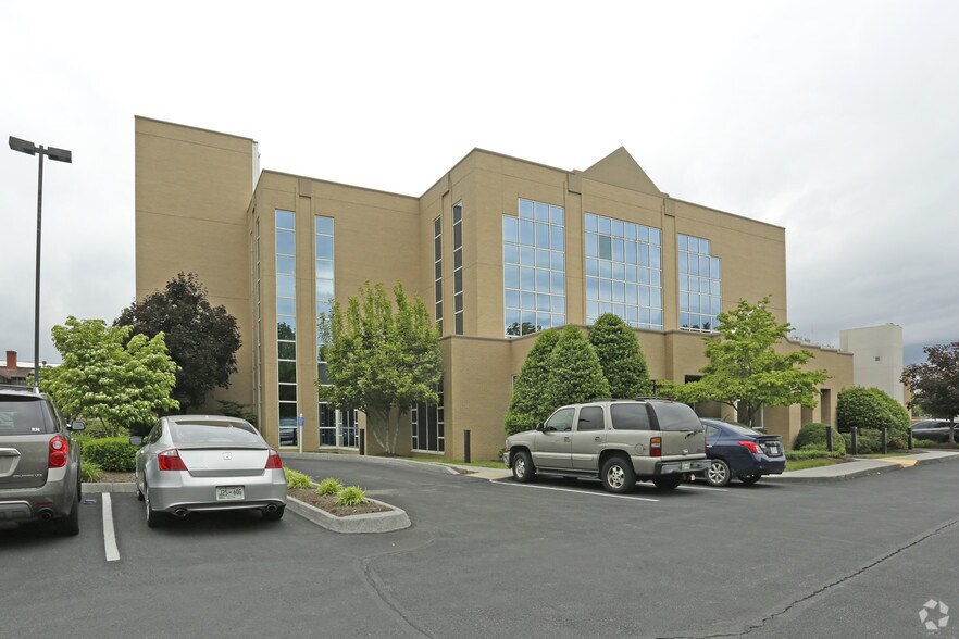 Primary Photo Of 105 W Park Dr, Kingsport Medical For Lease
