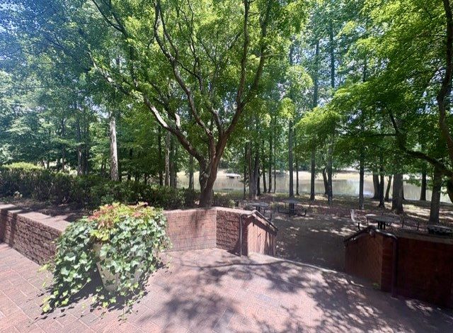 More Photos Of 804 Moorefield Park Dr, Richmond Office For Lease