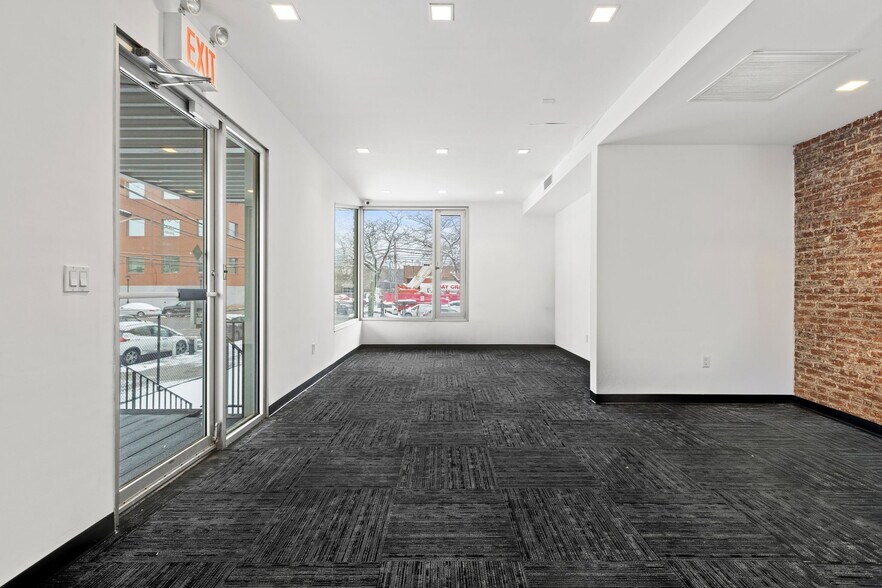 More Photos Of 11-17 43rd Ave, Long Island City Office For Lease