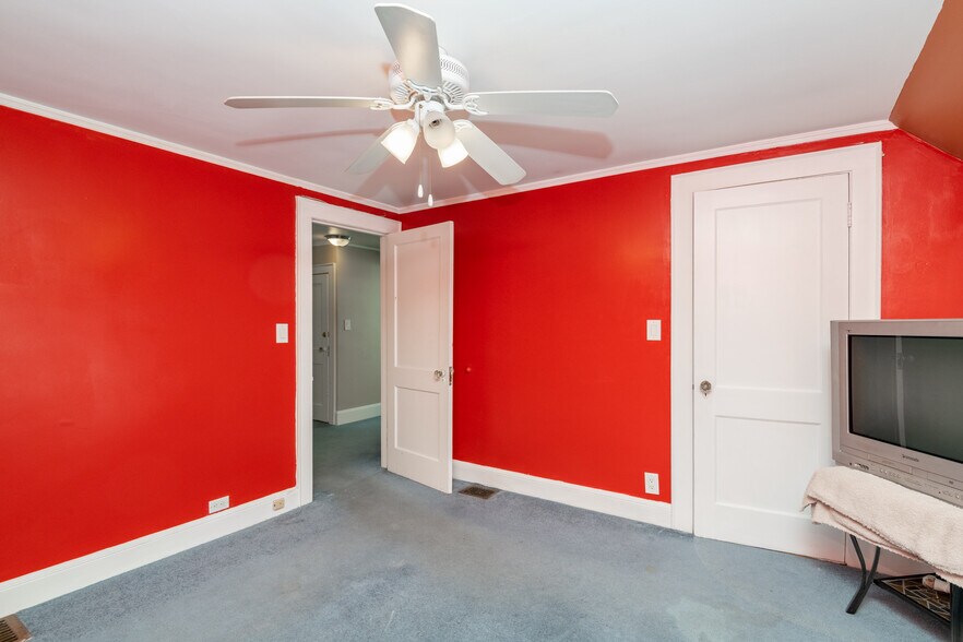 More Photos Of 11 Linden St, Reading Funeral Home For Sale