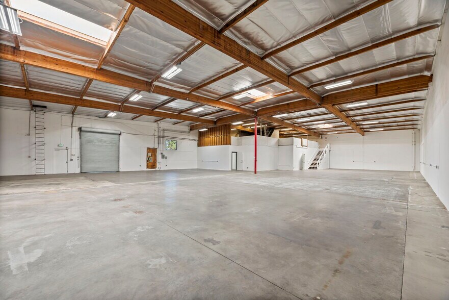 More Photos Of 22808 Lockness Ave, Torrance Warehouse For Lease