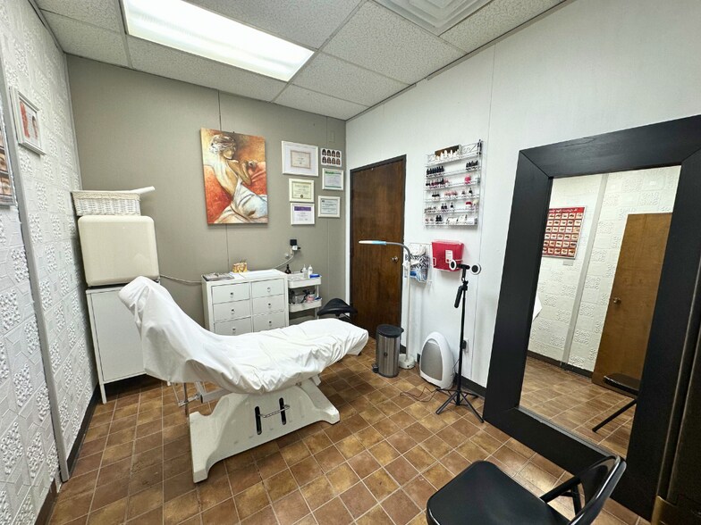 More Photos Of 7801 N Lamar Blvd, Austin Unknown For Lease