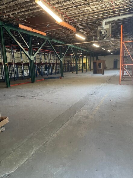 More Photos Of 10 Dell Glen Ave, Lodi Manufacturing For Lease