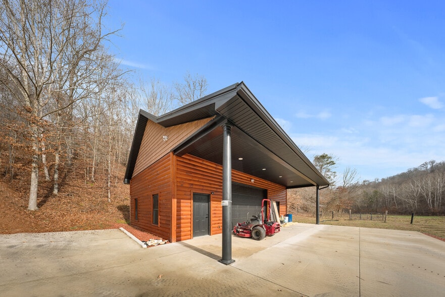 More Photos Of 325 Sinking Rd, Argillite Trailer Camper Park For Sale