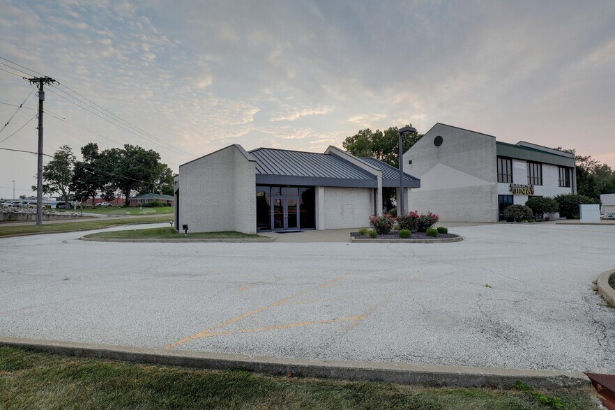 More Photos Of 101 N 36th St, Quincy General Retail For Lease