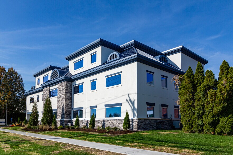 More Photos Of 2909 Main St, Stratford Medical For Lease