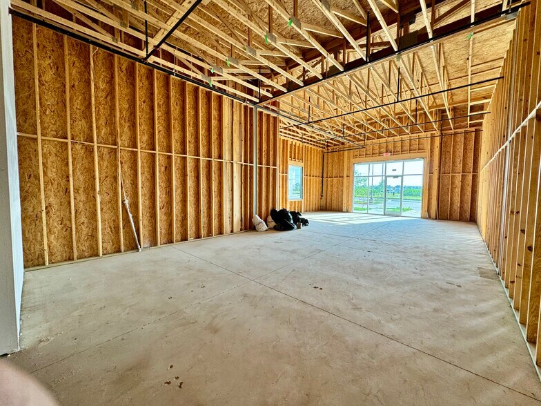 More Photos Of 700 W New Hope Dr, Cedar Park Storefront Retail Office For Lease