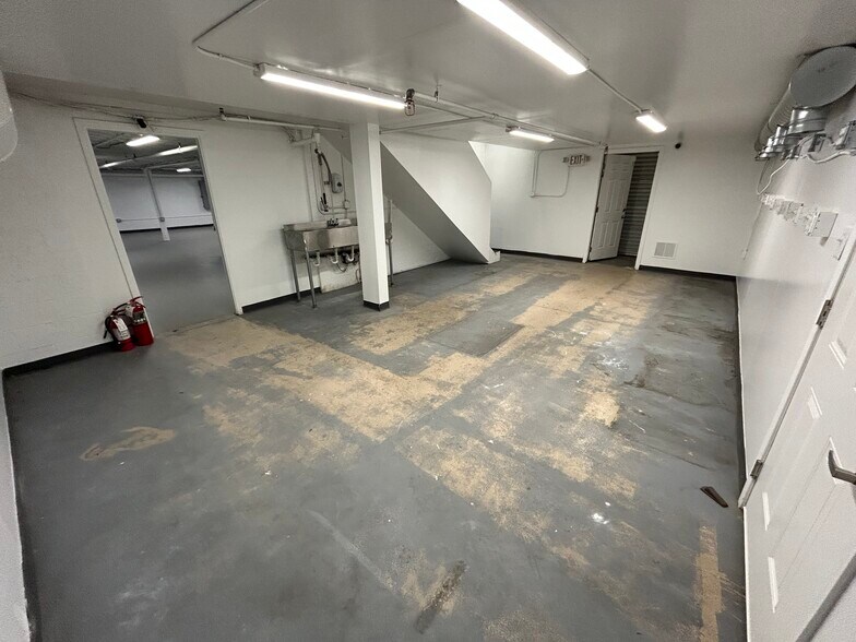 More Photos Of 2046 W Ironwood Dr, Phoenix Industrial For Sale