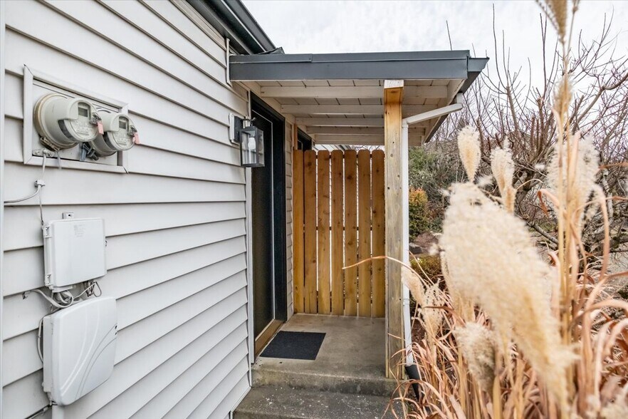 More Photos Of 410 N 1st Ave, Stayton Office For Sale