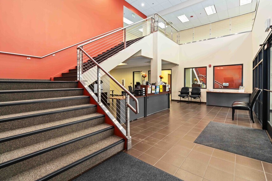 More Photos Of 222 N Plymouth Ave, New Plymouth Showroom For Sale