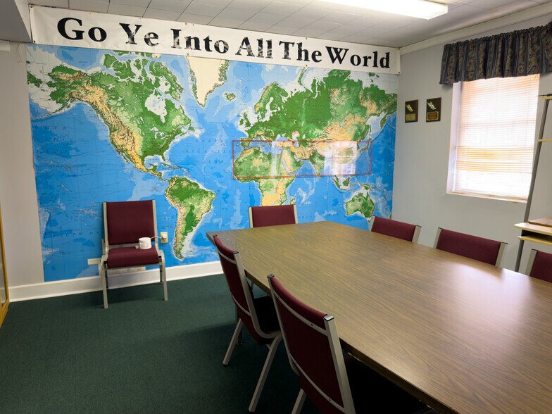 More Photos Of 634 Main St, Forest Park Flex For Sale