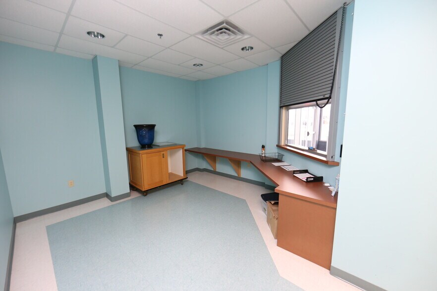 More Photos Of 231 Commerce Dr, Fall River Warehouse For Sale